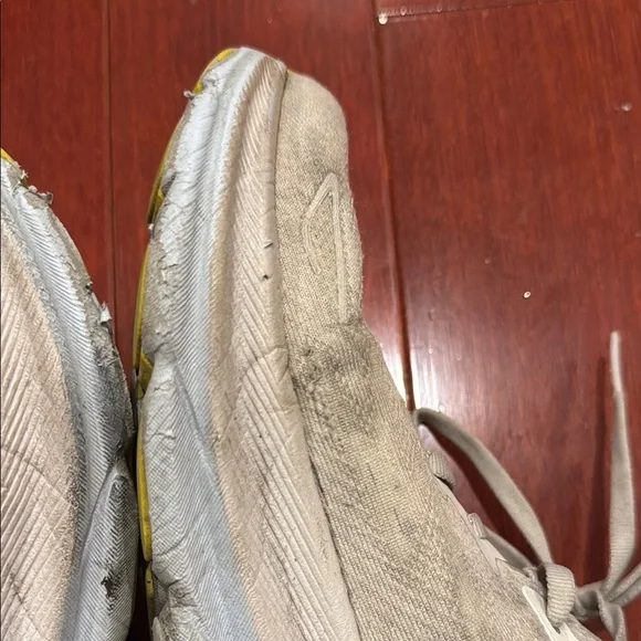 White Hoka Clifton 9 Running Shoes Women's 6 - Picture 5 of 8